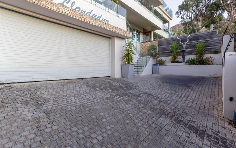 8 Bedroom Property for Sale in Llandudno Western Cape